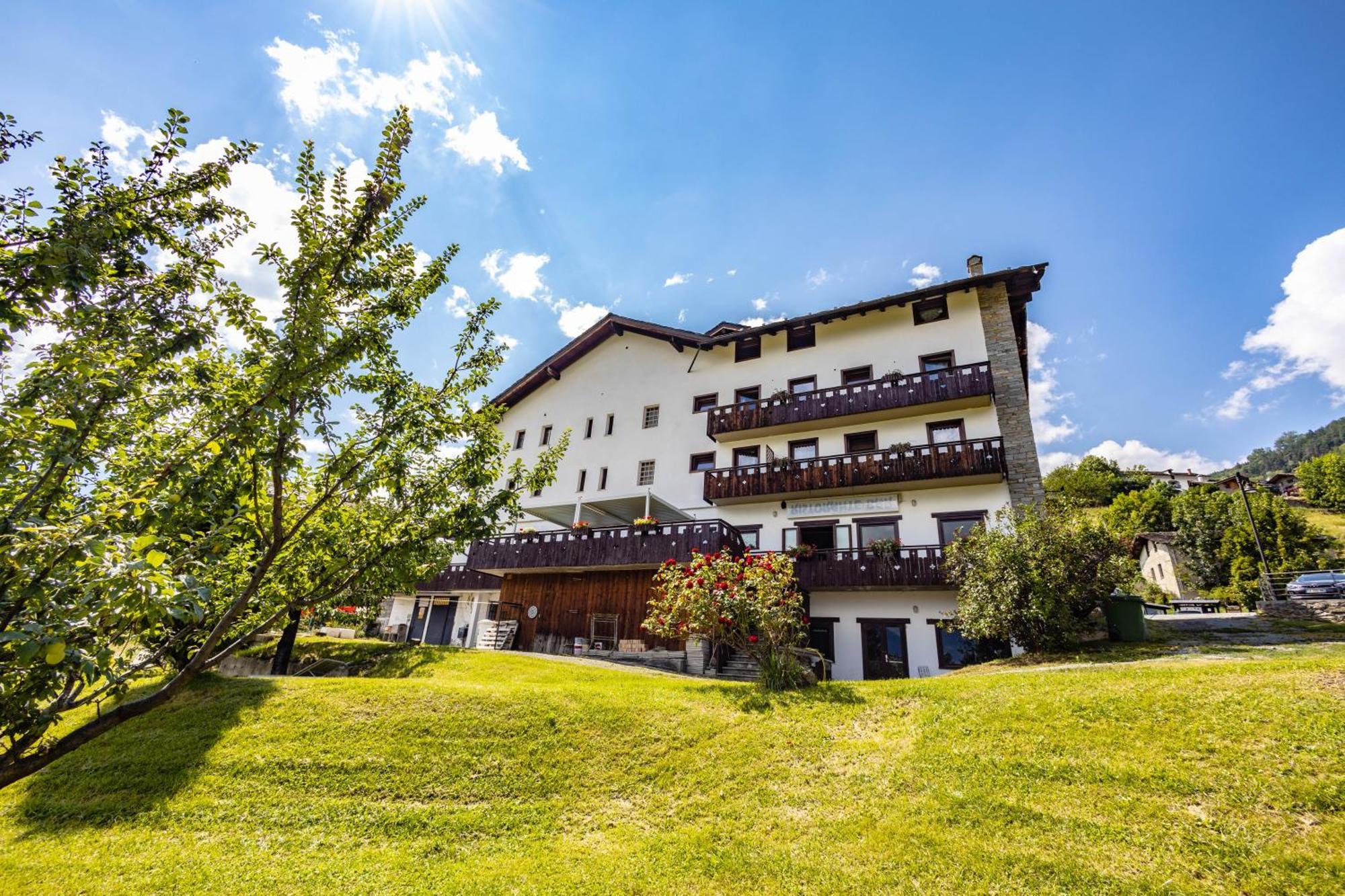 Hotel, Bar & Bistrot Saint Nicolas Gran Paradiso Екстер'єр фото