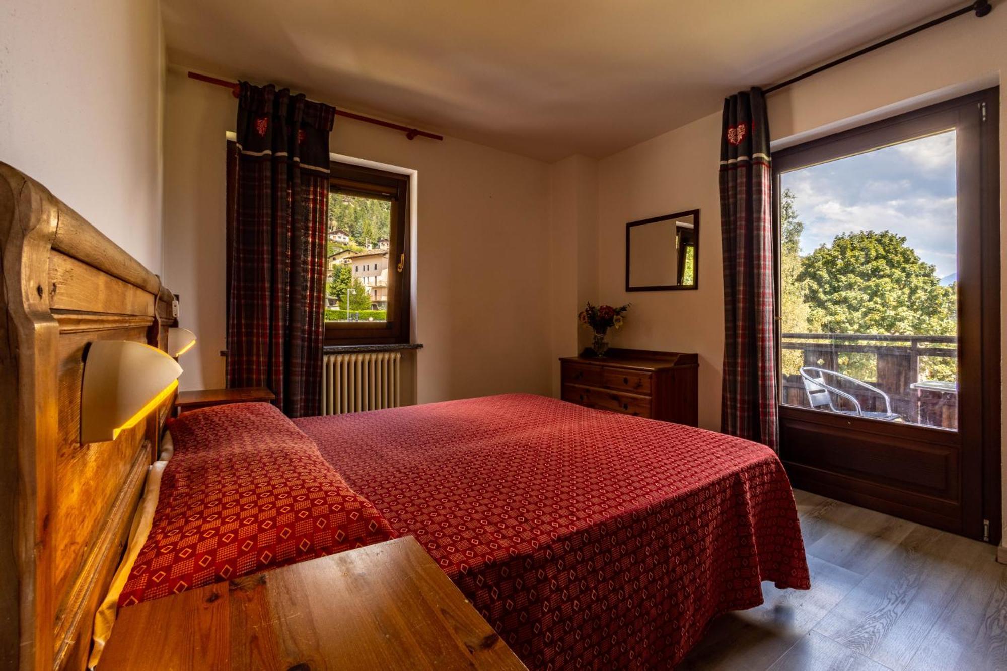 Hotel, Bar & Bistrot Saint Nicolas Gran Paradiso Екстер'єр фото